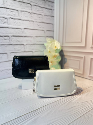 کیف پاسپورتی زنانه میومیو مدل دیلی_کد P02